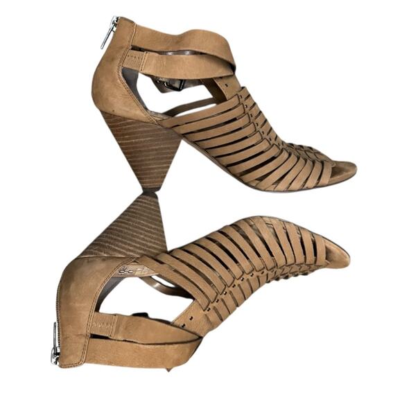 VINCE CAMUTO Eisen Moroccan Taupe Leather Cone Heel SZ 8.5 - Picture 9 of 12